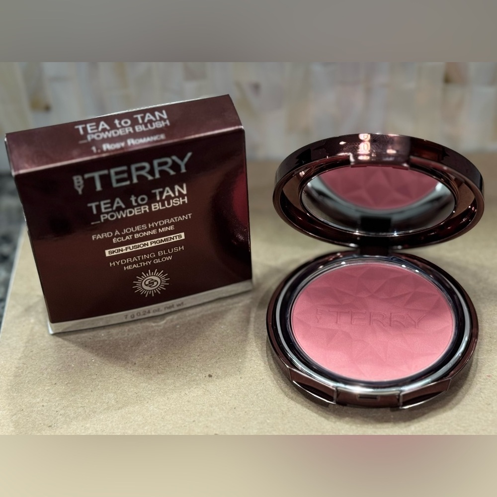 By Terry Tea to Tan Hydrating Healthy Glow Powder Blush in Shade Rosy Romance
